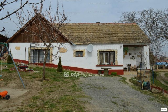 Eladó családi ház, Decsen 24.99 M Ft, 1+2 szobás