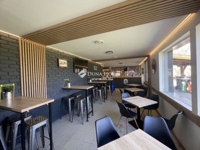 Eladó üzlethelyiség, Nyergesújfaluban 83 M Ft