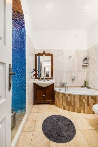 Eladó téglalakás, Budapesten, VI. kerületben 189.9 M Ft