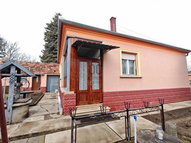 Eladó családi ház, Devecseren 38.9 M Ft, 2 szobás