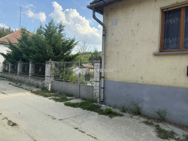 Eladó családi ház, Sárisápon 39.9 M Ft, 3 szobás