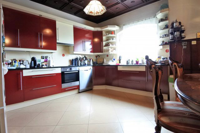 Eladó családi ház, Budapesten, XIV. kerületben, Komáromi úton