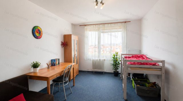 Eladó panellakás, Oroszlányban 33.99 M Ft, 2 szobás