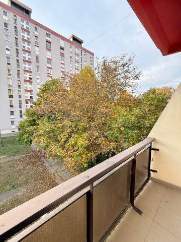 Eladó téglalakás, Pécsett 49.9 M Ft, 3 szobás