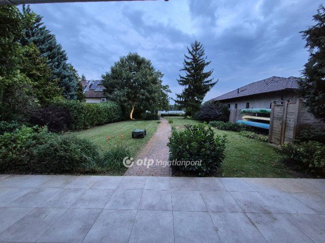 Eladó családi ház, Szigetszentmártonban 159 M Ft, 5 szobás