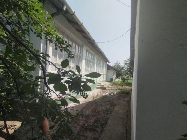 Eladó családi ház, Sárrétudvarin 9 M Ft, 2 szobás