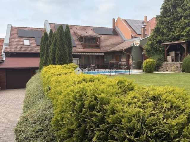 Eladó családi ház, Kozármislenyen 198.9 M Ft, 5 szobás