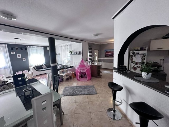 Eladó családi ház, Üllőn 117 M Ft, 6 szobás