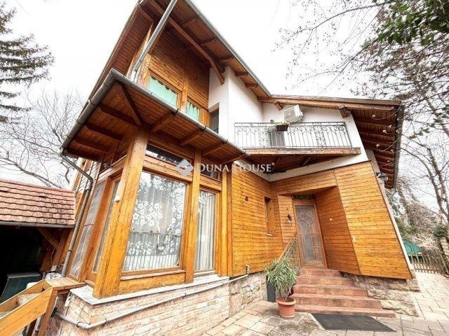 Eladó családi ház, Budapesten, III. kerületben 191.25 M Ft