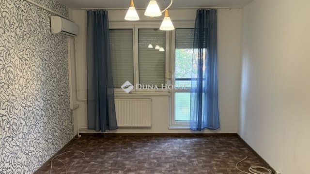 Kiadó panellakás, albérlet, Tatabányán 150 E Ft / hó, 2 szobás