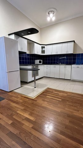 Kiadó téglalakás, albérlet, V. kerületben, Szabadság téren