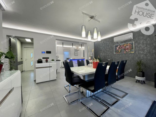 Eladó családi ház, Kecskeméten 219 M Ft, 5 szobás