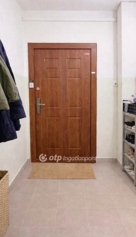 Eladó panellakás, Debrecenben 69.9 M Ft, 3 szobás