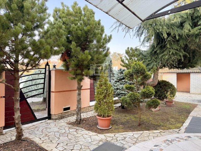 Eladó családi ház, Csömörön 274.9 M Ft, 5 szobás