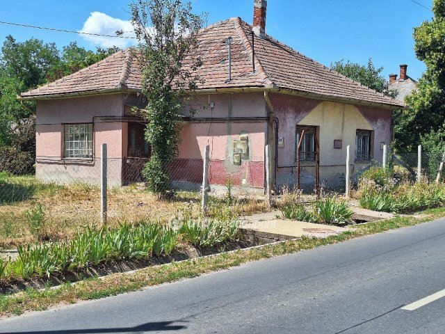 Eladó családi ház, Tiszaszentimrén 9.99 M Ft, 2 szobás