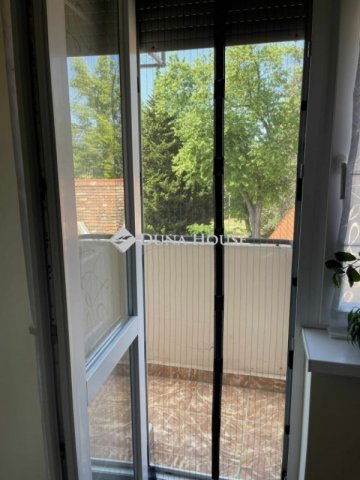 Eladó téglalakás, Pécsett 58 M Ft, 3 szobás