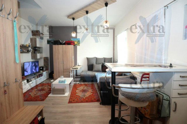 Eladó téglalakás, Szegeden 42 M Ft, 2 szobás
