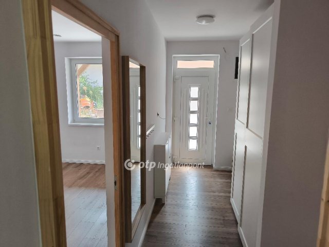 Eladó családi ház, Ceglédbercelen 139.99 M Ft, 3+5 szobás