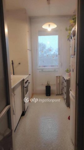 Eladó panellakás, Pécsett 33.7 M Ft, 1+1 szobás