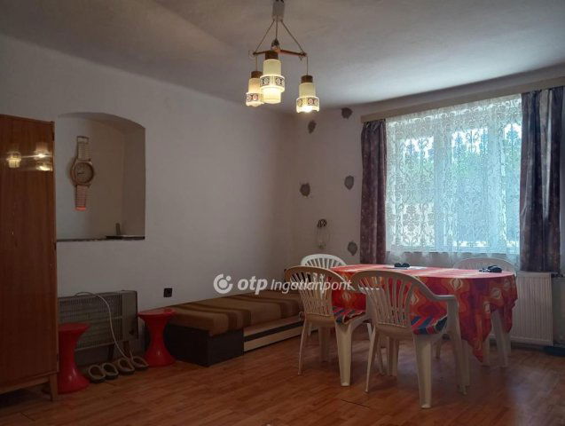 Eladó családi ház, Poroszlón 20 M Ft, 1+2 szobás