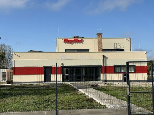 Eladó ipari ingatlan, Komáromban, Hét Vezér utcában 411.7 M Ft