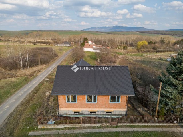 Eladó családi ház, Csécsén 59.9 M Ft, 4 szobás