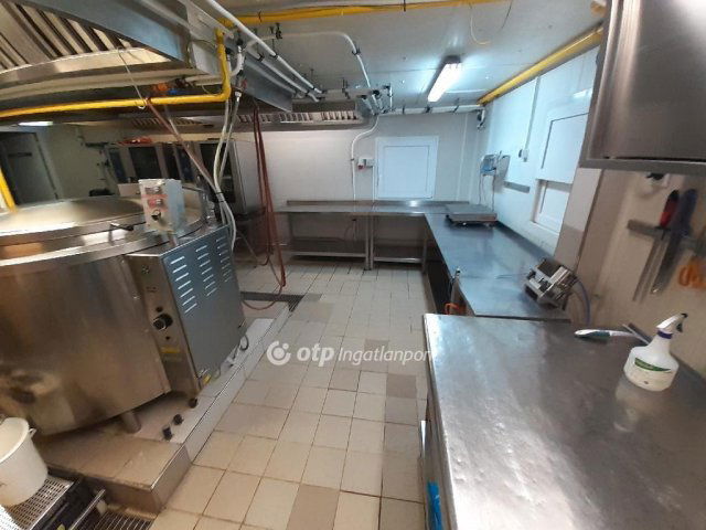 Eladó ipari ingatlan, Fonyódon 200 M Ft / költözzbe.hu