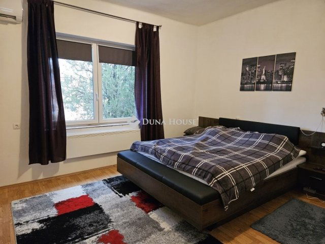 Eladó családi ház, Nyúlon 100 M Ft, 6 szobás