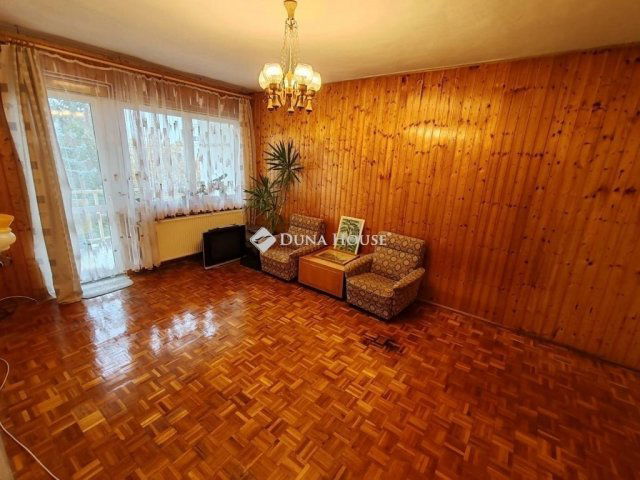 Eladó téglalakás, Veszprémben 75.7 M Ft, 3 szobás