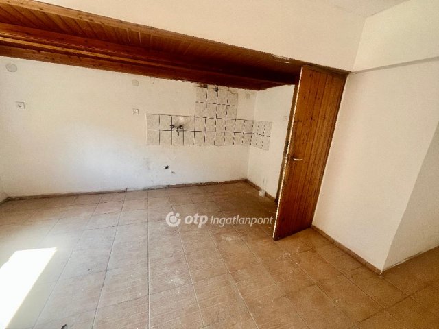 Eladó családi ház, Jászberényben 18.99 M Ft, 2 szobás