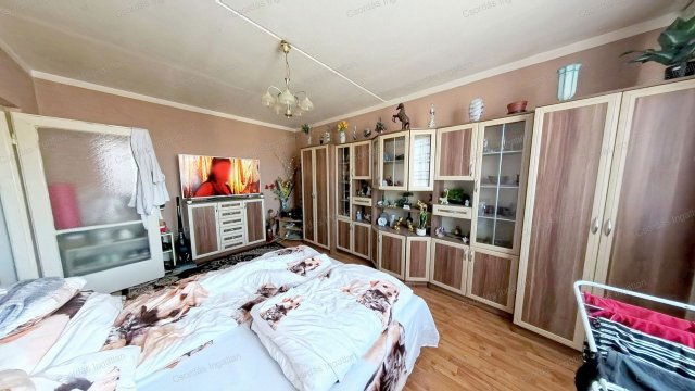 Eladó panellakás, Veszprémben, Stromfeld Aurél utcában 32 M Ft