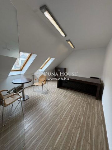 Eladó iroda, Pécsett 130 M Ft, 4 szobás / költözzbe.hu