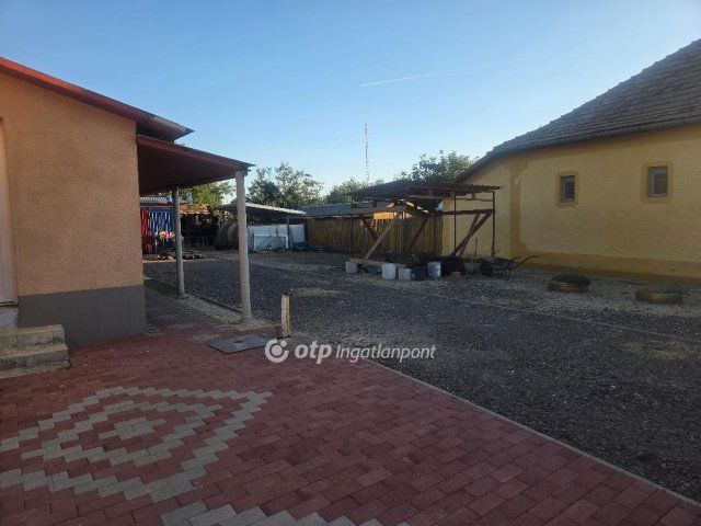 Eladó családi ház, Tiszapüspökin 24 M Ft, 2 szobás