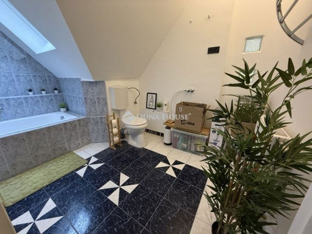 Eladó téglalakás, Érden 69.9 M Ft, 3 szobás