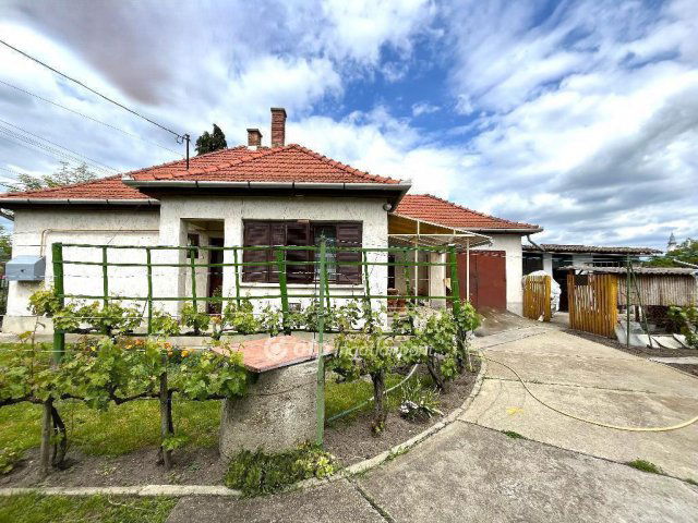 Eladó családi ház, Pásztón 36.5 M Ft, 2+1 szobás