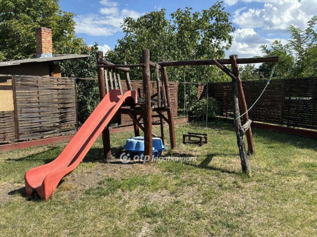 Eladó sorház, Hajdúszoboszlón 103.9 M Ft, 3+2 szobás