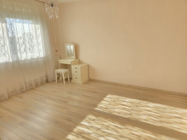 Eladó panellakás, Debrecenben 58.5 M Ft, 2 szobás