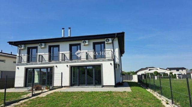 Eladó ikerház, Siófokon 134.99 M Ft, 4 szobás