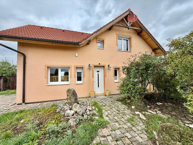 Eladó családi ház, Sárváron 99.9 M Ft, 4 szobás