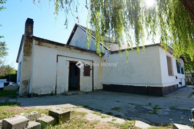 Eladó családi ház, Kunszentmiklóson 25 M Ft, 3 szobás