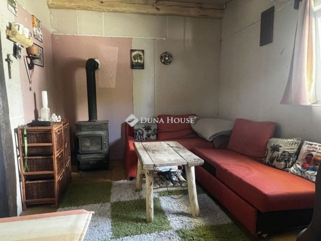 Eladó családi ház, Kincsesbányán 30.5 M Ft, 1 szobás