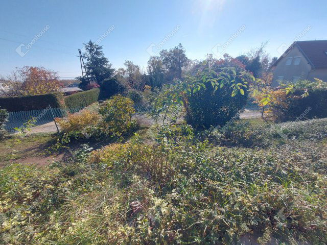 Eladó családi ház, Révfülöpön 160 M Ft, 8 szobás