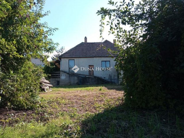Eladó családi ház, Etyeken 61 M Ft, 5 szobás