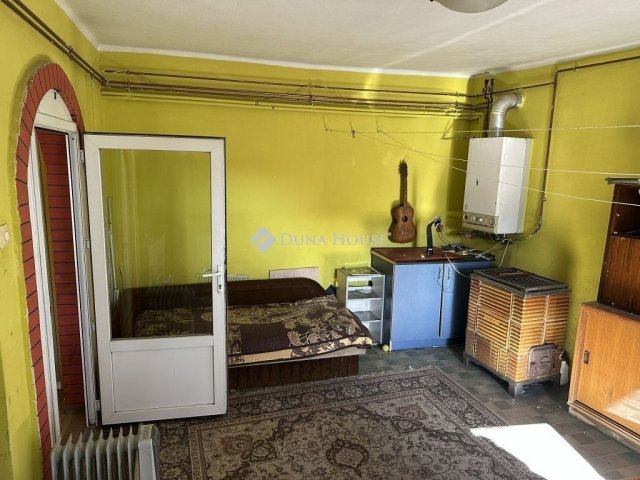 Eladó családi ház, Székesfehérvárott 29.5 M Ft, 2 szobás