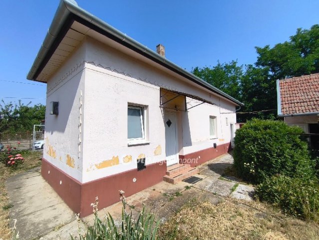 Eladó családi ház, Hunyán 8 M Ft, 2 szobás