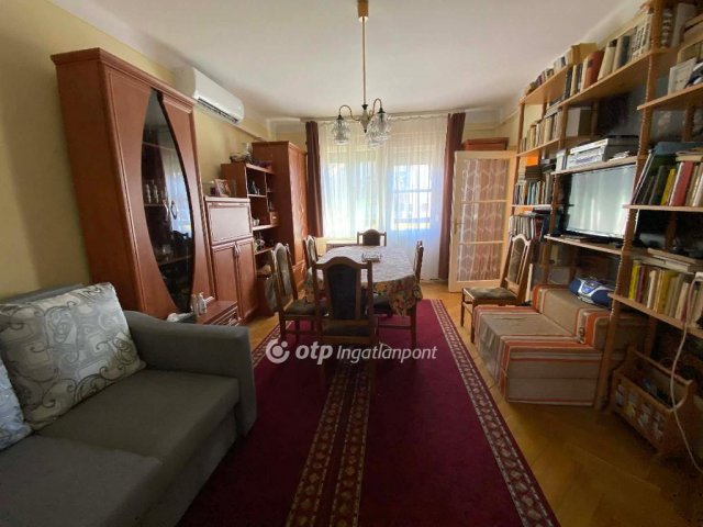 Eladó téglalakás, Kiskunhalason 39.9 M Ft, 3 szobás