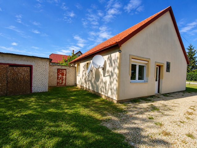 Eladó családi ház, Pannonhalmán 47.9 M Ft, 2 szobás