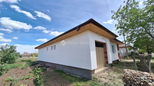 Eladó családi ház, Pusztaszabolcson 83 M Ft, 4 szobás