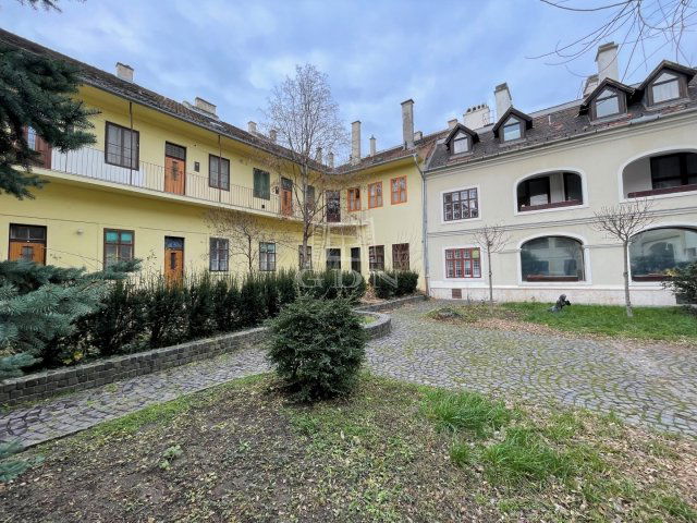 Kiadó téglalakás, albérlet, Székesfehérvárott 300 E Ft / hó