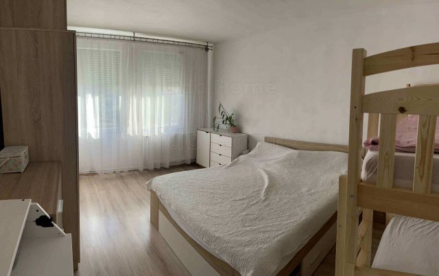 Eladó panellakás, Balatonalmádiban 55 M Ft, 2 szobás
